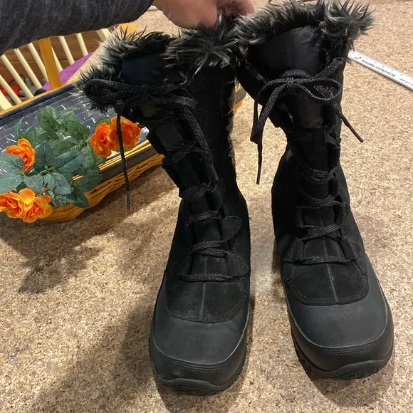 The North Face Black Boots Suede Faux Fur 10 620179 Waterproof (Nuptse Purna?)