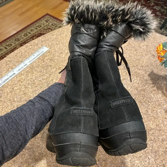 The North Face Black Boots Suede Faux Fur 10 620179 Waterproof (Nuptse Purna?)
