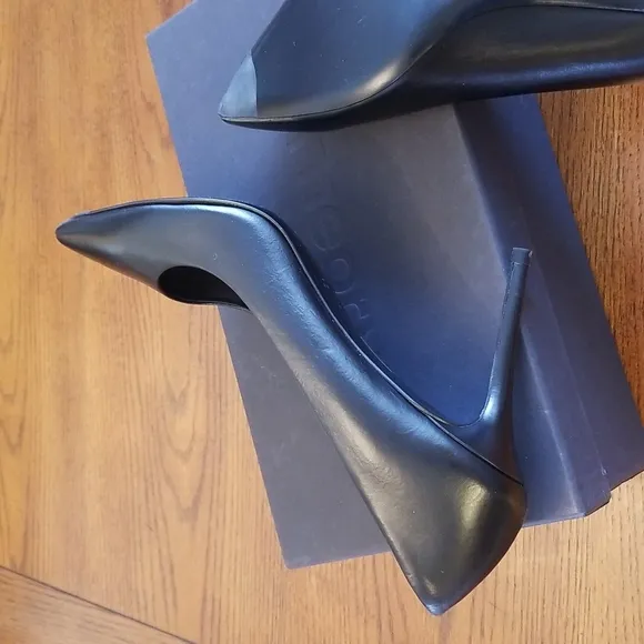 🆕️Theory Amria black leather heels, made in Italy