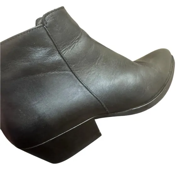 Thursday Boot Co women’s 7 black leather pointed toe booties block heel