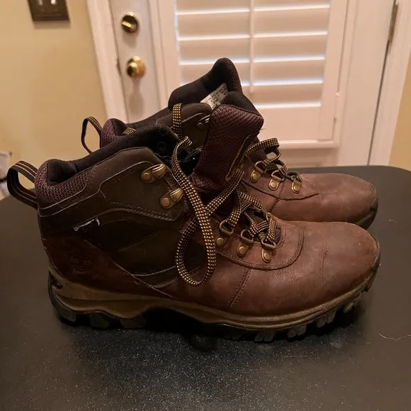 Timberland size 9 waterproof hiking boots 2730R