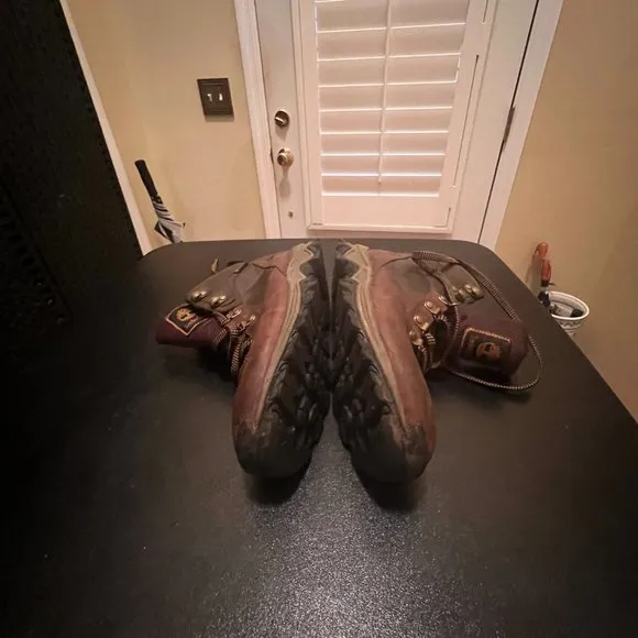 Timberland size 9 waterproof hiking boots 2730R