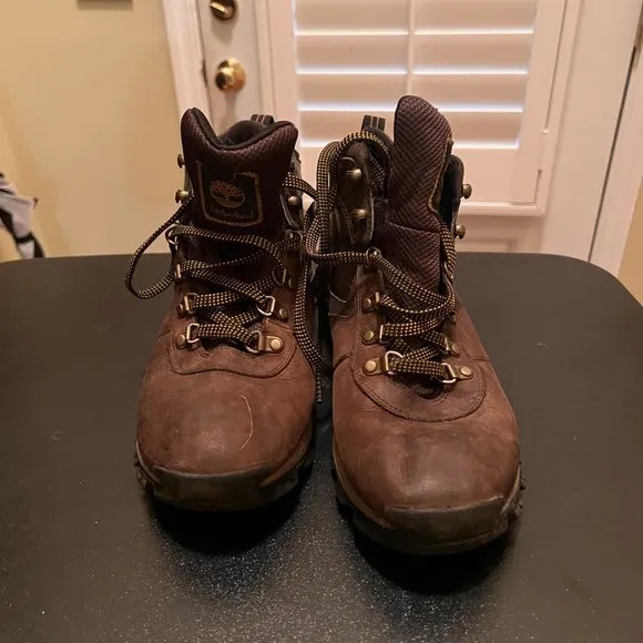 Timberland size 9 waterproof hiking boots 2730R
