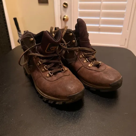 Timberland size 9 waterproof hiking boots 2730R