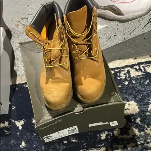 Timberland Tan Nubuck Boots High-Top Ankle Design