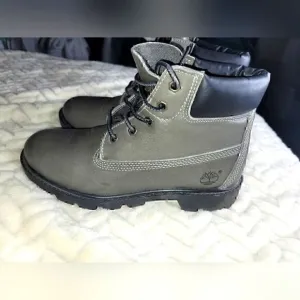 Timberland Boots, Boys sz 5, Gray.