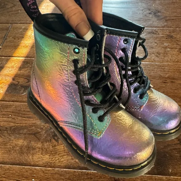 TODDLER DR MARTENS RAINBOW CRINKLE LEATHER LACE UP BOOTS