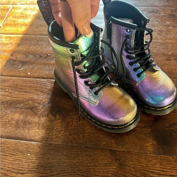 TODDLER DR MARTENS RAINBOW CRINKLE LEATHER LACE UP BOOTS
