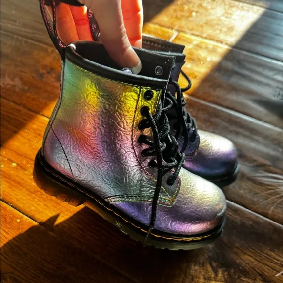 TODDLER DR MARTENS RAINBOW CRINKLE LEATHER LACE UP BOOTS