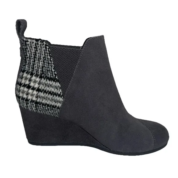 TOMS Kelsey NWOB Womens Ankle Wedge Boots Size 9.5W Gray Suede Plaid