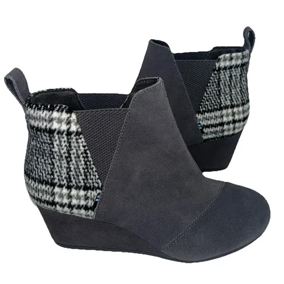 TOMS Kelsey NWOB Womens Ankle Wedge Boots Size 9.5W Gray Suede Plaid