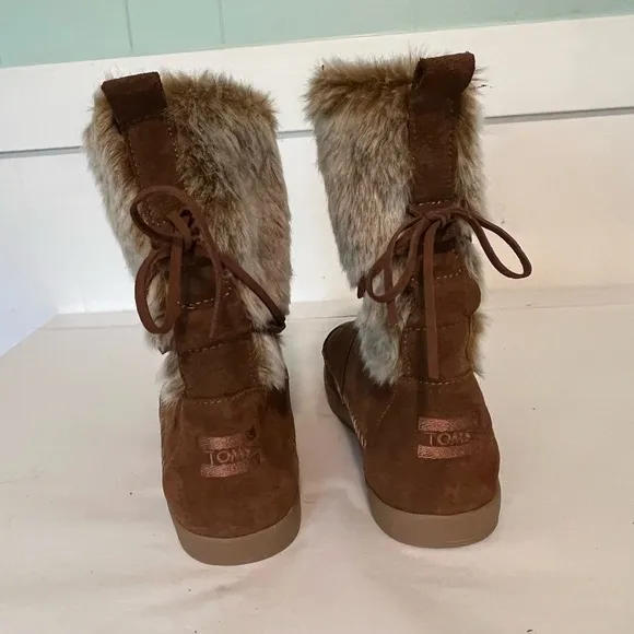 Toms Rawhide Genuine Suede Moccasin Nepal Boots