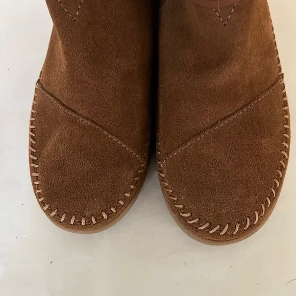 Toms Rawhide Genuine Suede Moccasin Nepal Boots