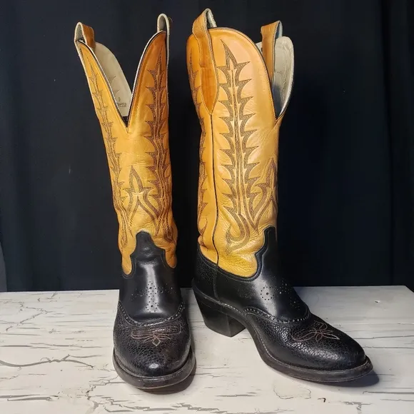 Tony Lama 'Brahma' Bull Shoulder Cowboy Boots - Black in Men's size 9.5