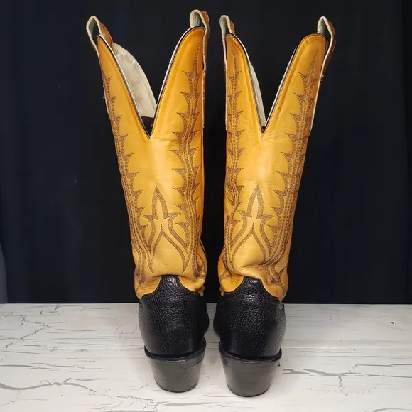 Tony Lama 'Brahma' Bull Shoulder Cowboy Boots - Black in Men's size 9.5
