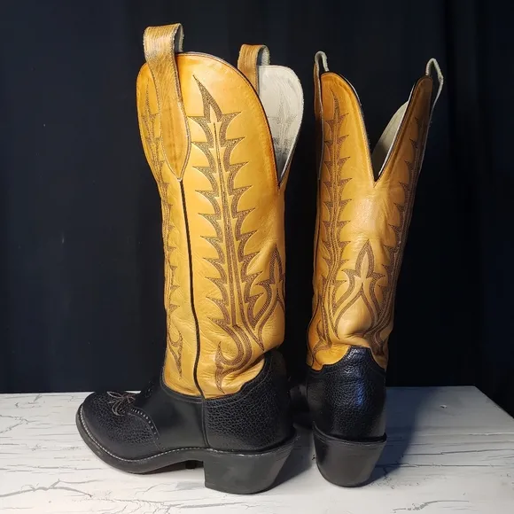 Tony Lama 'Brahma' Bull Shoulder Cowboy Boots - Black in Men's size 9.5