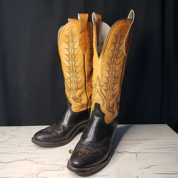 Tony Lama 'Brahma' Bull Shoulder Cowboy Boots - Black in Men's size 9.5