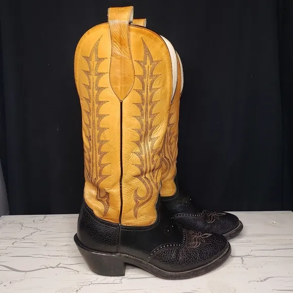 Tony Lama 'Brahma' Bull Shoulder Cowboy Boots - Black in Men's size 9.5