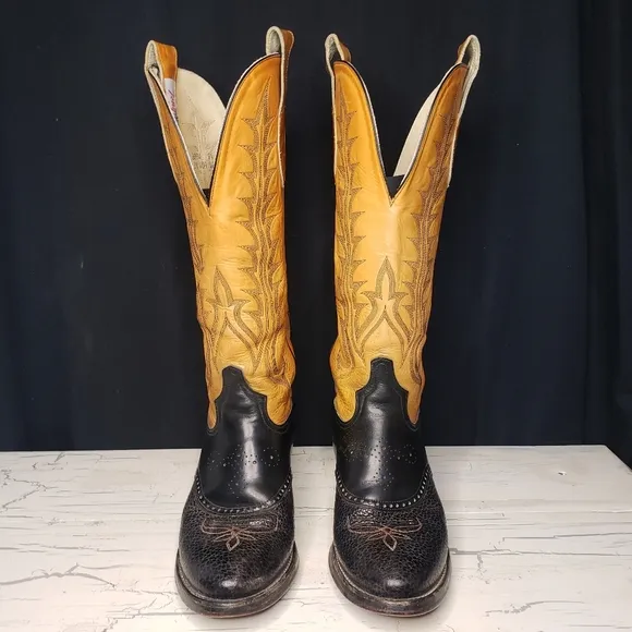 Tony Lama 'Brahma' Bull Shoulder Cowboy Boots - Black in Men's size 9.5
