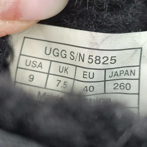 UGG 5825 Classic Short Sheepskin Boots Black Women's Size 9