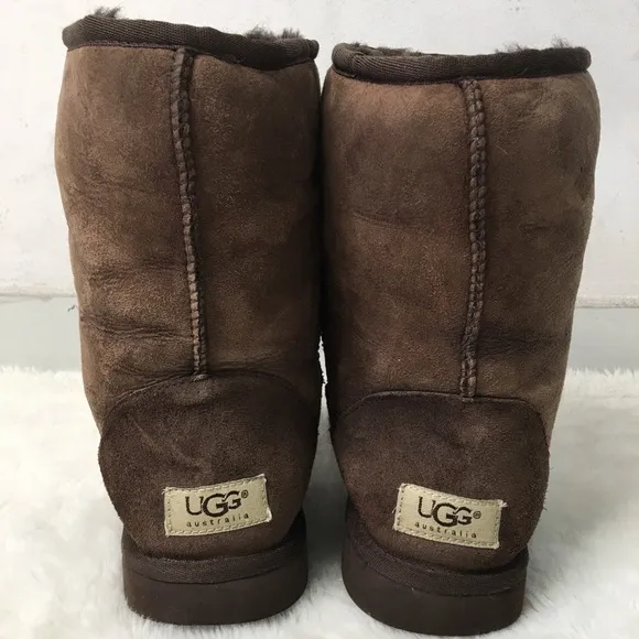 UGG 5825 Short Brown Boots Size 9