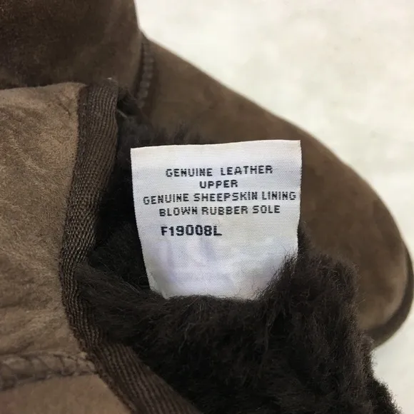 UGG 5825 Short Brown Boots Size 9