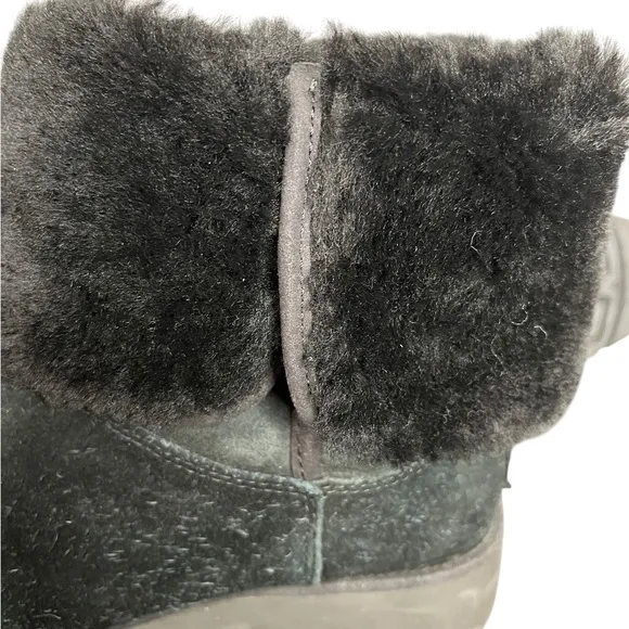 UGG Amie Classic Slim Black Slim Black Suede Short Boots Women’s Size 7.5