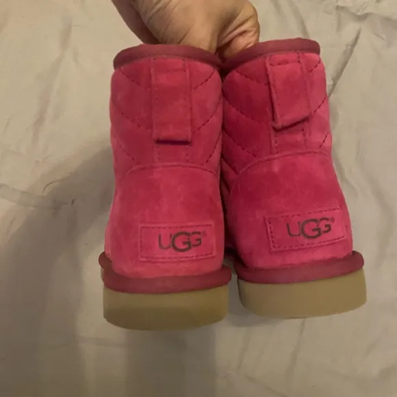 Ugg Arden Lonely Hearts short boots Size 5 NWT