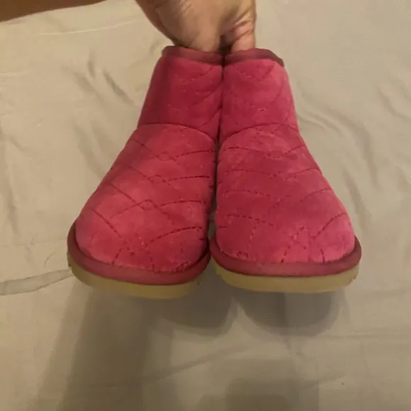 Ugg Arden Lonely Hearts short boots Size 5 NWT