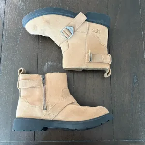 Ugg Ashton Short Weather Boot Boots Tan Suede Buckle Beige Size 3‎ Kids Unisex
