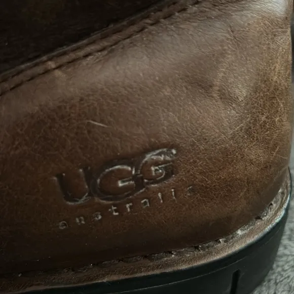 Ugg Australia Beacon Leather Heavy Duty Sherpa lined boots. 11/44.5
