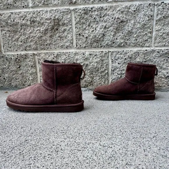 UGG AUSTRALIA Classic Mini II Boots Womens 8 39 Chocolate Brown Sheepskin Boot