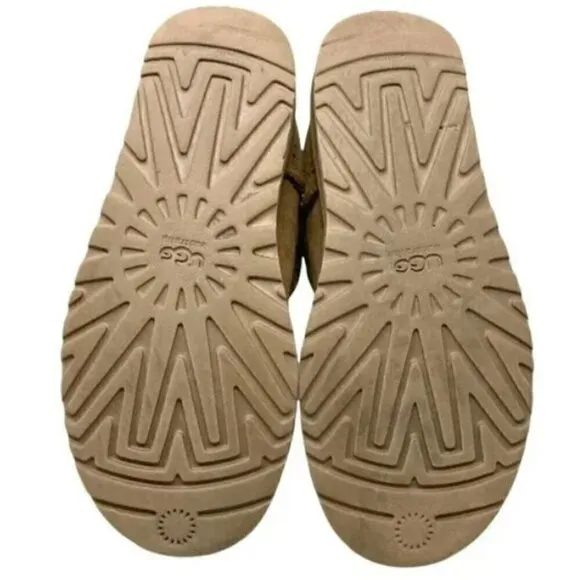 UGG Australia Classic Short Flora Perf Brown Suede Boots - Size 7