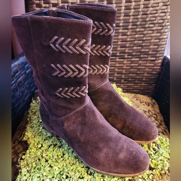 UGG AUSTRALIA Dark Chocolate Suede Leather Laced Front Zips Low Heels Cozy Boots