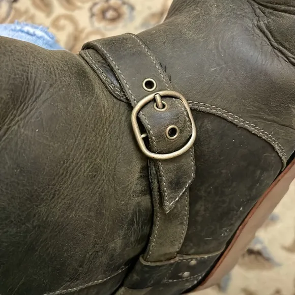 UGG Australia Green Boots Size 7