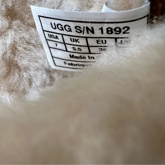 UGG Australia Montclair 1892 Chestnut Lace Up Boots. Size 7