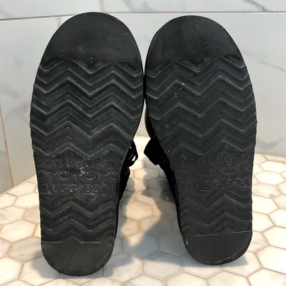 UGG Australia Short Roxy Nomad Lace Up Black Suede Leather Boots Women’s Size 11