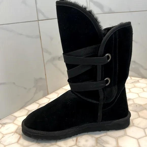 UGG Australia Short Roxy Nomad Lace Up Black Suede Leather Boots Women’s Size 11