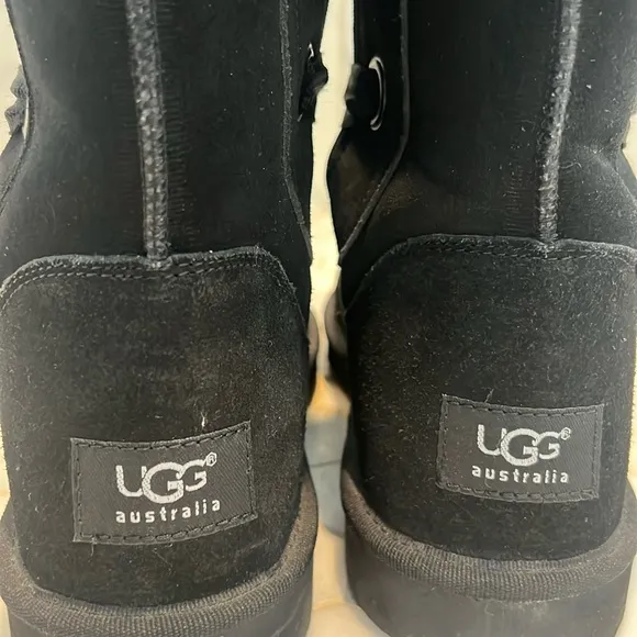 UGG Australia Short Roxy Nomad Lace Up Black Suede Leather Boots Women’s Size 11