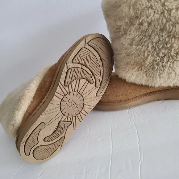 UGG AUSTRALIA Women's Shearling Boots - Tan SZ.7