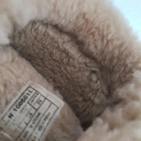 UGG AUSTRALIA Women's Shearling Boots - Tan SZ.7