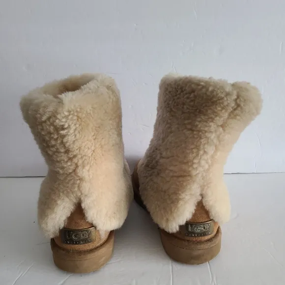 UGG AUSTRALIA Women's Shearling Boots - Tan SZ.7
