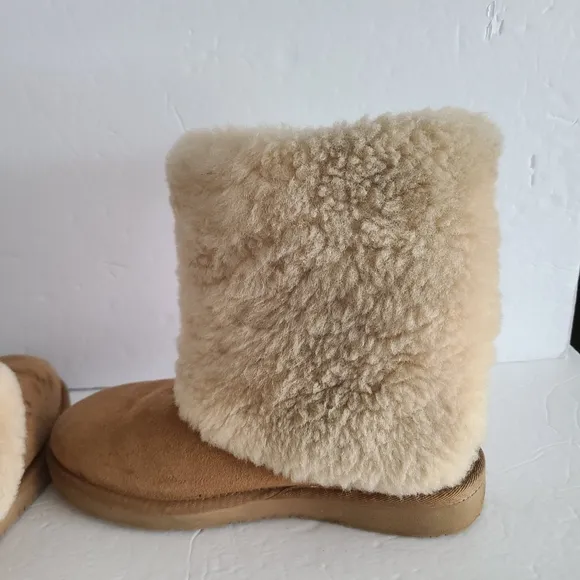 UGG AUSTRALIA Women's Shearling Boots - Tan SZ.7