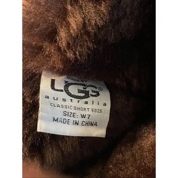 UGG Australia Women's Classic Short II Sheepskin Boots Chocolate Brown SZ 7