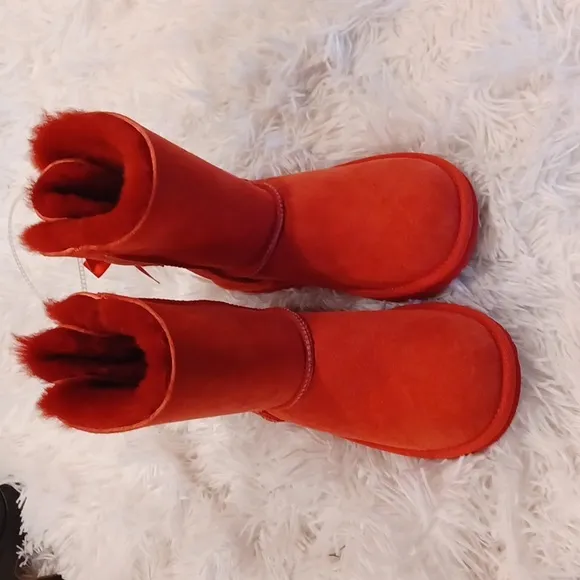 UGG® AUTHENTIC UGG BIG GIRLS BAILEY II BOW COZY WINTER BOOT $150 WOMEN CAN WEAR