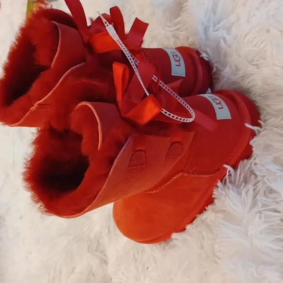 UGG® AUTHENTIC UGG BIG GIRLS BAILEY II BOW COZY WINTER BOOT $150 WOMEN CAN WEAR