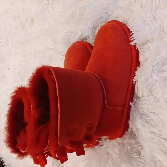 UGG® AUTHENTIC UGG BIG GIRLS BAILEY II BOW COZY WINTER BOOT $150 WOMEN CAN WEAR