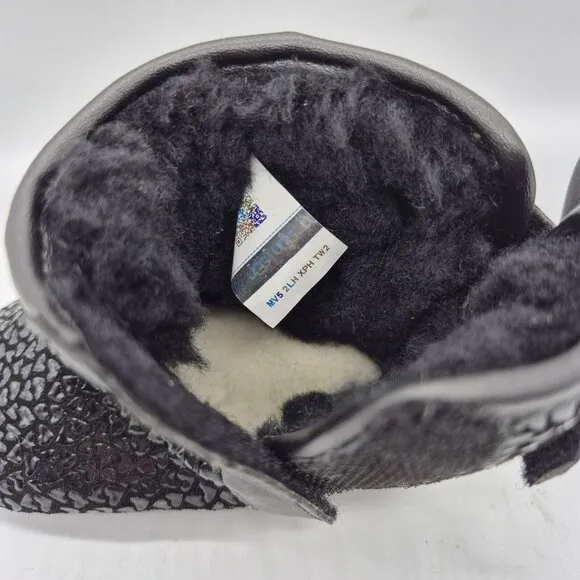 Ugg Baby  Booties Size 4 5 Black Hearts Cozy