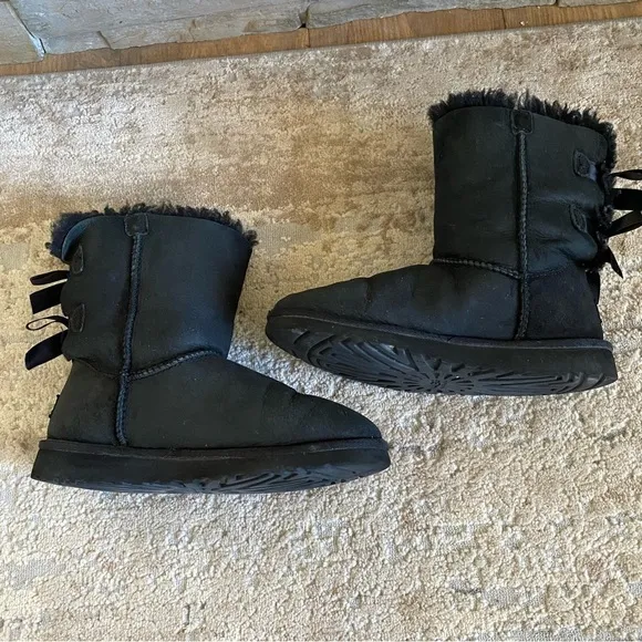 Ugg Bailey Bow II Black Short Boots Sheepskin Lined Suede Leather: 4
