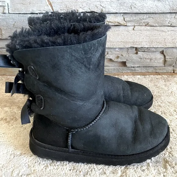 Ugg Bailey Bow II Black Short Boots Sheepskin Lined Suede Leather: 4